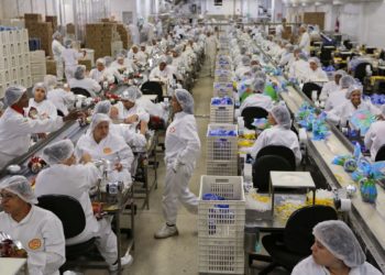 BC: economia recua quase 1% em janeiro