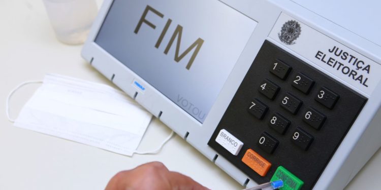 Cidades do Rio e no Piauí escolhem novo prefeito amanhã