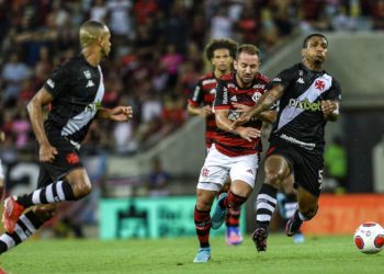 Flamengo e Vasco buscam primeira vaga na final do Campeonato Carioca