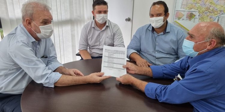 Prefeito, Vice-Prefeito e Secretário de Saúde, se deslocam até a capital em busca de melhorias para a Saúde de nossa cidade