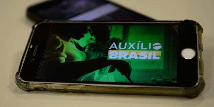 Caixa paga Auxílio Brasil a beneficiários com NIS final 2