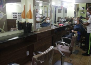 Setor de serviços recua 0,1% em janeiro, diz IBGE