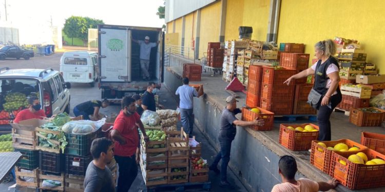 Fort Atacadista doa hortifrúti para seis entidades beneficentes e mantém todos os 140 empregos da unidade Getúlio Vargas