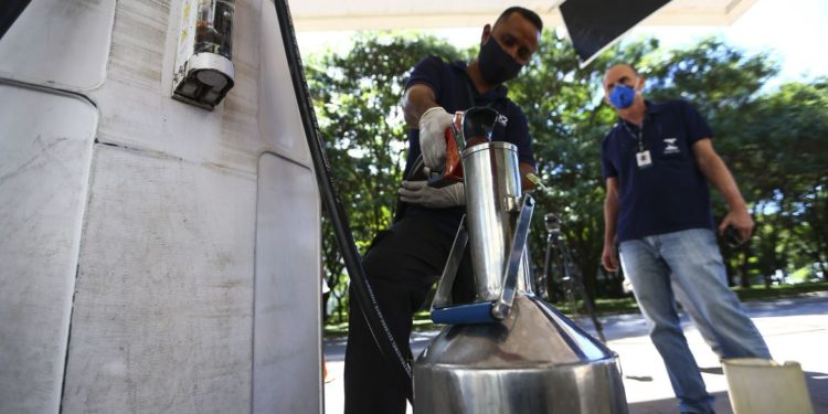 ANP faz acordos com Procons e amplia fiscalização