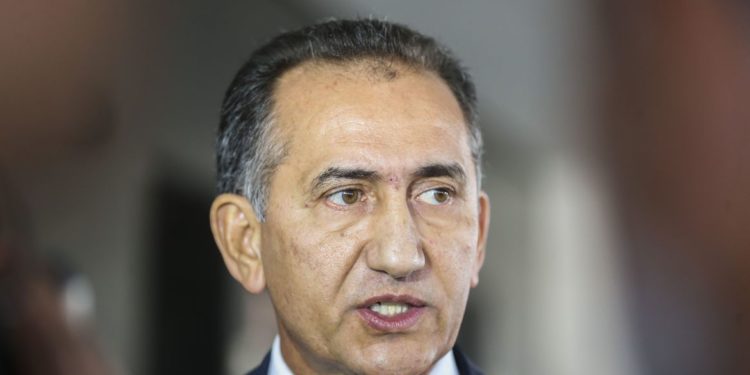 Helicóptero com governador e senador do Amapá faz pouso forçado