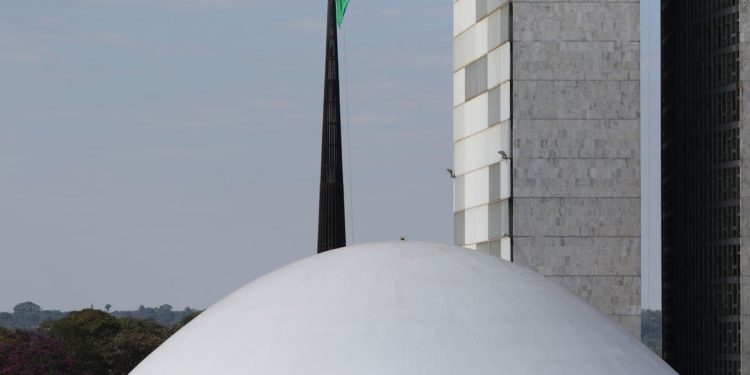 Senado aprova assistência humanitária às gestantes presas