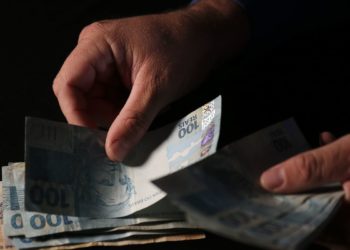 Caixa paga Auxílio Brasil a beneficiários com NIS final 4