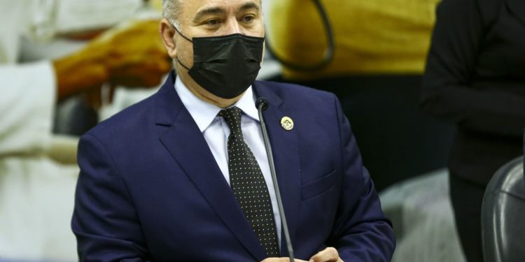 Ministro pede ao Senado para rebaixar covid-19 à situação de endemia