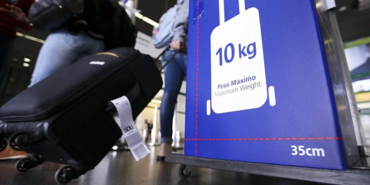 Câmara aprova retomada da gratuidade no despacho de bagagens