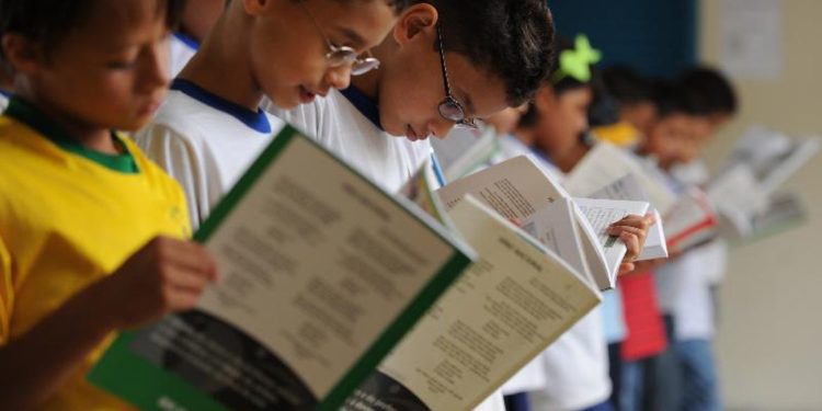 FNDE: edital seleciona livros didáticos para ensino fundamental