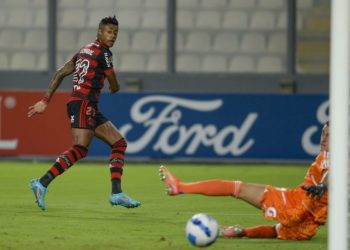 Libertadores: Flamengo vence Sporting Cristal por 2 a 0