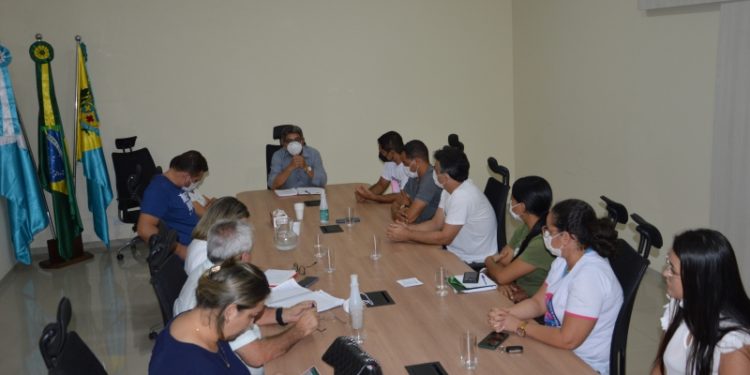 Equipe da Atenção Primária da Saúde de Costa Rica se reúne para planejar ações