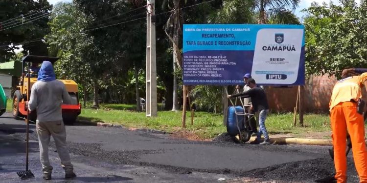 O trabalho na recuperação de ruas segue sendo realizado pela Administração Municipal. É trabalho que não para e o resultado é uma Camapuã melhor a cada dia.  São mais de 18 mil metros quadrados de recapeamento realizados, investindo mais de R$ 1 milhão e meio de reais de recursos próprios.