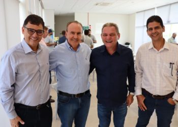 O Prefeito Manoel Nery e o Secretário de Agronegócio Giovani Rocha estiveram na cooperativa Lar em Bandeirantes