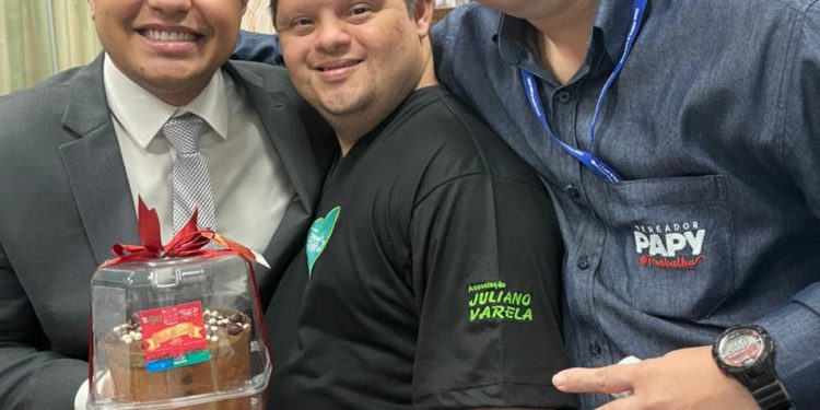 ‘É ele que está fazendo um bem para nós’, diz Papy sobre colaborador com Down