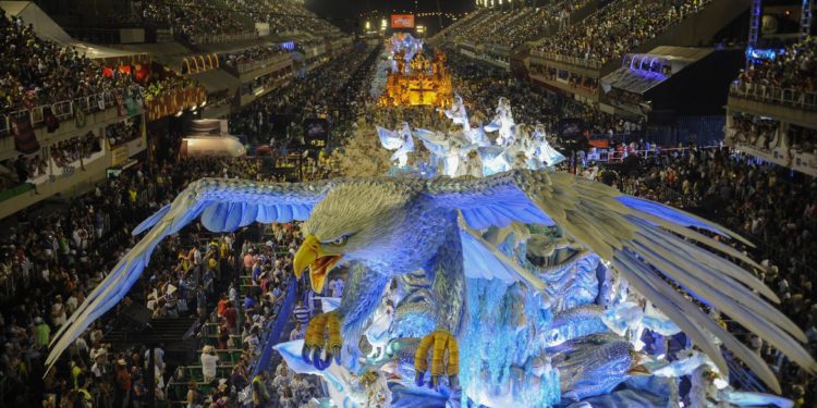 Desfile das escolas de samba na Sapucaí terá reforço no policiamento