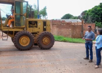 AO VISTORIAR LIMPEZA, PREFEITA CONFIRMA PARA MAIO INÍCIO DAS ÚLTIMAS ETAPAS DO ASFALTO NO NOVA LIMA