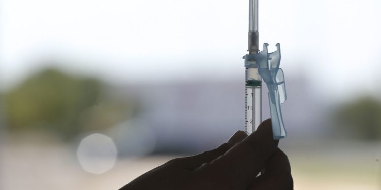 Um a cada cinco municípios pede cartão de vacinação nas escolas