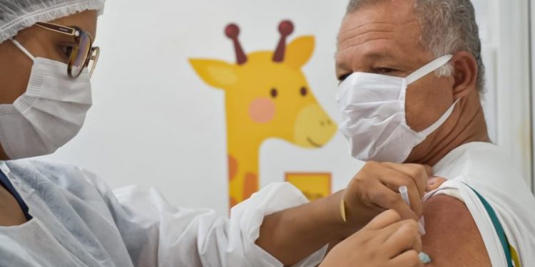 PREFEITURA DÁ CONTINUIDADE NA VACINAÇÃO CONTRA COVID-19, GRIPE E SARAMPO