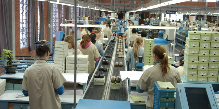 Confiança empresarial atinge maior nível em cinco meses, diz FGV