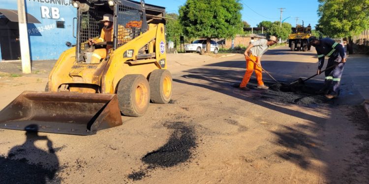 A Prefeitura de Camapuã continua desempenhando a operação tapa buracos