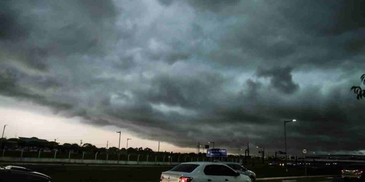 Trazendo frente fria, Inmet alerta para temporal em 63 municípios de MS nesta terça-feira