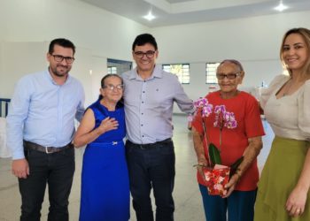 Comemoração do dia das mães com os integrantes do Serviço de Convivência e Fortalecimento de Vínculos (grupo Conviver).