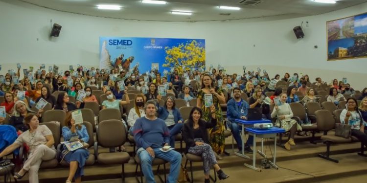ESCOLAS DA REME RECEBEM KITS DE LIVROS INFANTO-JUVENIS COM TEMÁTICA REGIONAL
