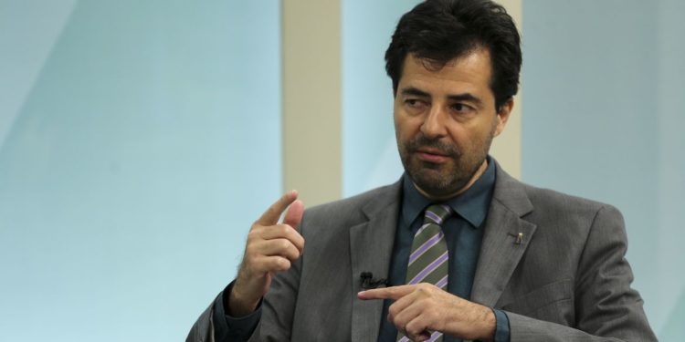 Bento Albuquerque deixa Minas e Energia e Sachsida é o novo ministro