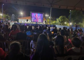 A segunda edição do Cine Camapuã reuniu centenas de pessoas na praça Ismael Gonçalves de Medeiros