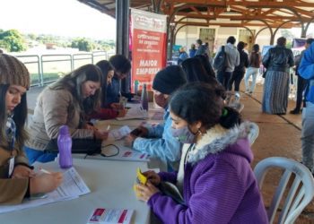 MAIS DE 500 TRABALHADORES SÃO APROVADOS EM ENTREVISTA DURANTE ESTAÇÃO MAIS EMPREGO