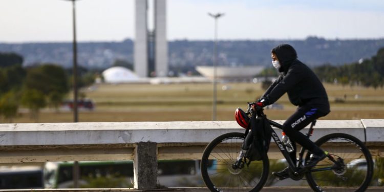 Onda de frio avança para o Sudeste e Centro-Oeste, com quedas de 5ºC