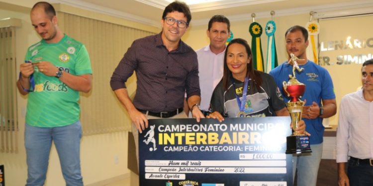 Campeões e vice do Interbairros 2022 são premiados em solenidade na Câmara de Vereadores
