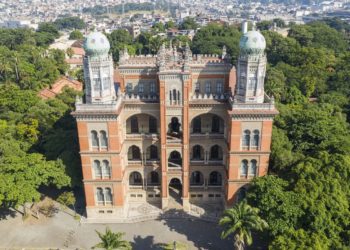 Fiocruz faz 122 anos fabricando vacinas e remédios para todo o país