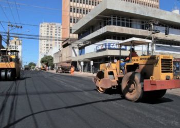 RUA 13 DE MAIO PASSA POR RECAPEAMENTO NESTA TERÇA-FEIRA