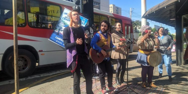 PREFEITURA GANHA REFORÇO LÚDICO PARA CONSCIENTIZAÇÃO DE MOTORISTAS EM TRECHO DE OBRAS