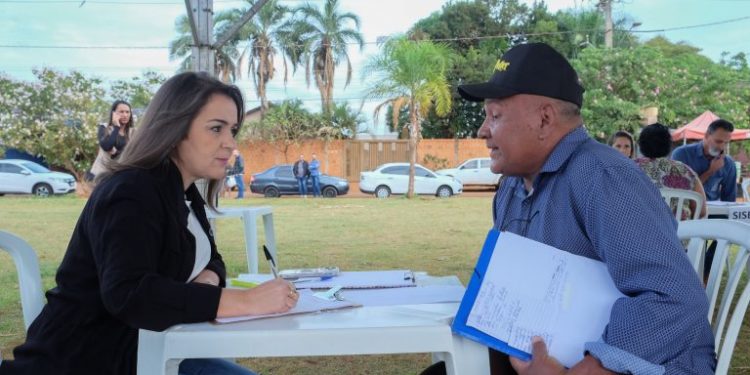 PREFEITA ADRIANE LOPES LEVA GABINETE ITINERANTE E ATENDE POPULAÇÃO NA REGIÃO DO IMBIRUSSU