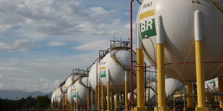 IBGE: preços da indústria sobem 1,94% em abril