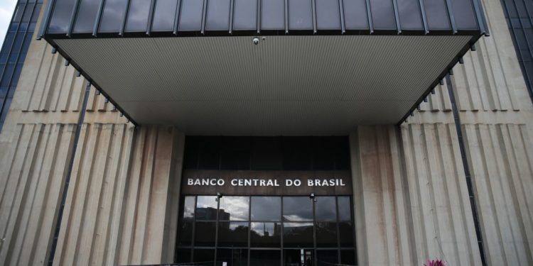 Copom inicia quarta reunião do ano avaliando fim de altas da Selic