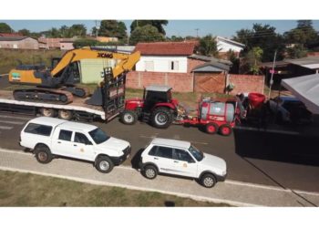 Prefeito Dalmy Crisóstomo faz entregas de maquinários, implementos agrícolas e veículos do pacote do Programa de investimentos “Acelera Alcinópolis”