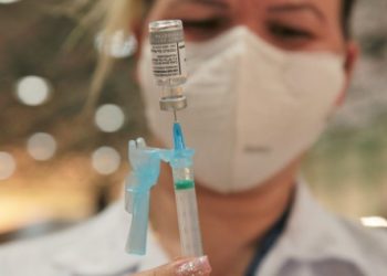 ATUALIZE SUA CADERNETA. VACINA DA GRIPE E COVID-19 ESTÃO DISPONÍVEIS O DIA TODO