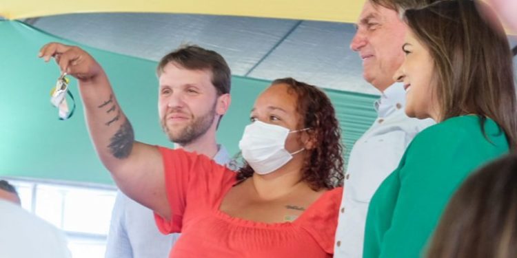 PREFEITA ADRIANE LOPES INAUGURA RESIDENCIAL JARDIM CANGURU COM ENTREGA DAS UNIDADES A 300 FAMÍLIAS