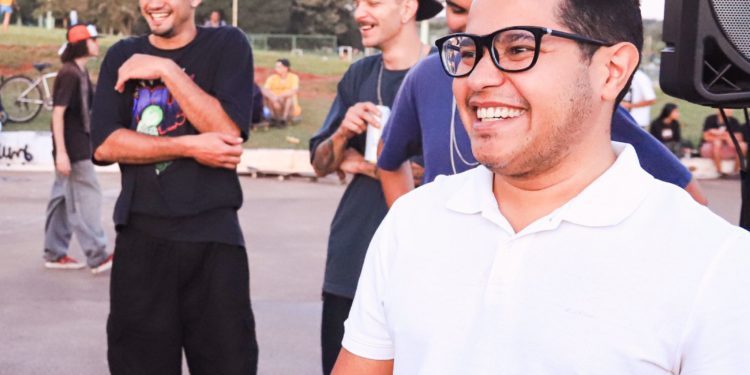 Papy participa de “skateada” com 500 pessoas para encerrar Semana do Skate em Campo Grande