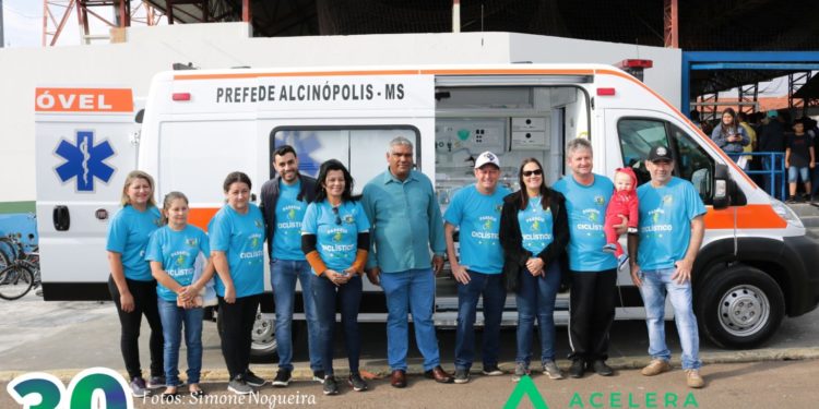 Secretaria de Saúde recebe UTI Móvel