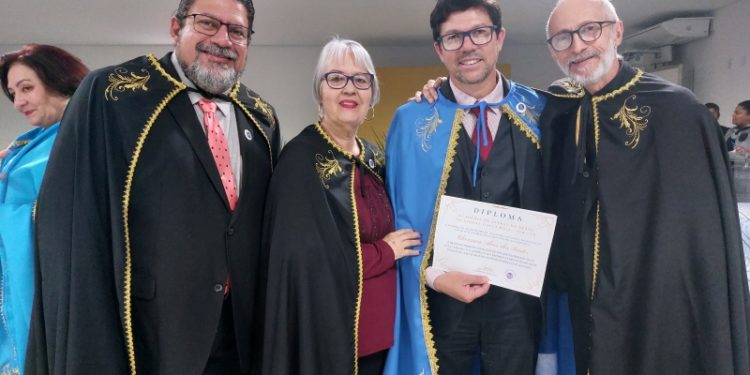 Academia de Letras do Brasil Seccional Costa Rica empossa 36 acadêmicos