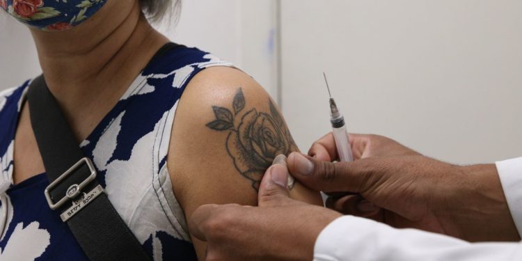 Hospitalizações por covid-19 mantêm tendência de alta no Norte