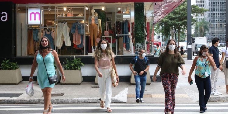 Covid-19: Brasil registra 181 óbitos e 16,7 mil casos em 24 horas