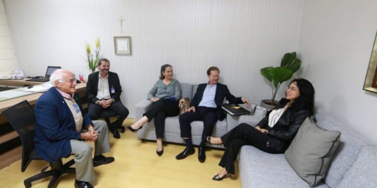 PREFEITURA E SANTA CASA DISCUTEM PROPOSTA DE REAJUSTE E RENOVAÇÃO DE CONVÊNIO