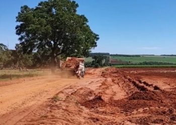 Assinado contrato de R$ 3,7 milhões para asfaltar ruas no Parque Industrial Pedro Mariani Neto