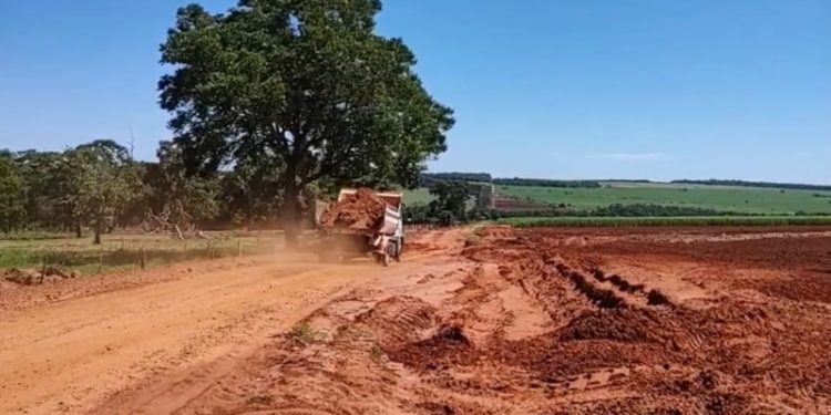 Assinado contrato de R$ 3,7 milhões para asfaltar ruas no Parque Industrial Pedro Mariani Neto